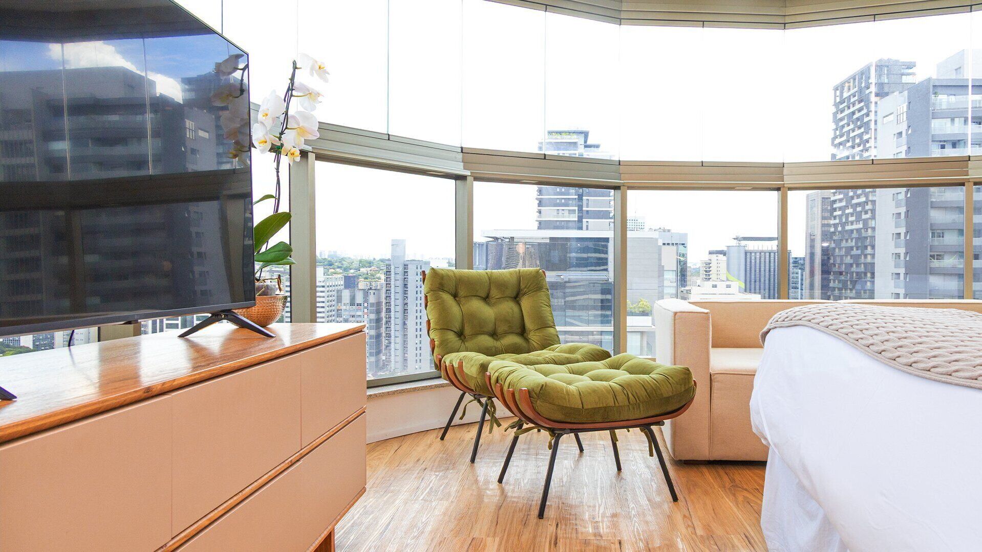 Hochwertige Bettwaren, Zimmersafe, individuell dekoriert