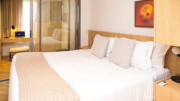 Roupas de cama premium, cofres nos quartos, individualmente decorados