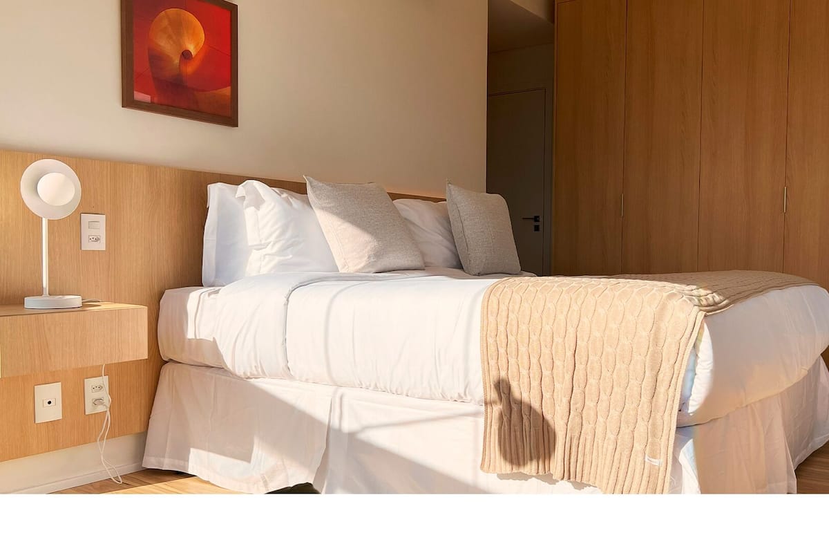 Apartemen | 1 kamar tidur, seprai premium, brankas, dan didekorasi berbeda-beda