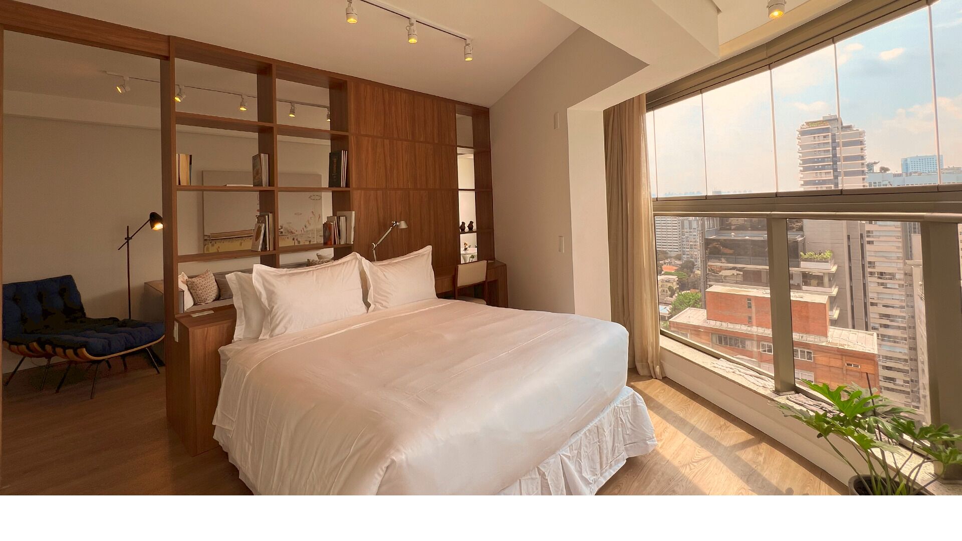 Deluxe Studio | Premium bedding, in-room safe, individually decorated