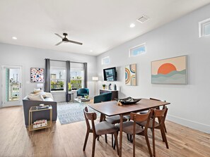 House, Multiple Beds, Hot Tub, Partial Sea View | Dining