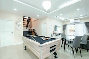 Game room - 👍👍👍pattaya villa 4 bedrooms 5 minutes jomtien beach near Walking street (CHON BURI)