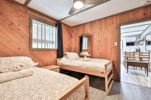 3 bedrooms, desk, free WiFi, bed sheets