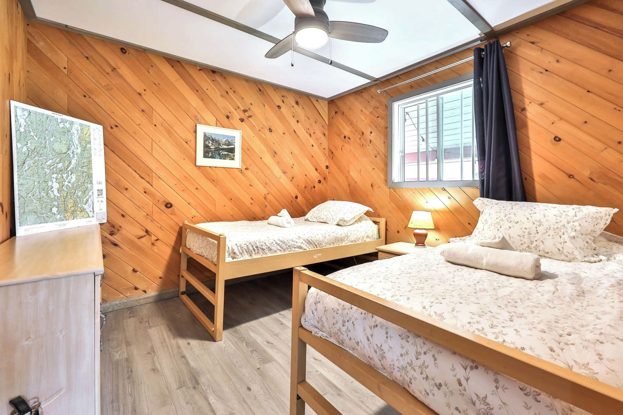 3 soverom, skrivebord, wi-fi (inkludert) og sengetøy