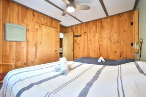 3 bedrooms, desk, free WiFi, bed sheets