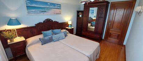 9 chambres, bureau, fer et planche Ă repasser, lit parapluie