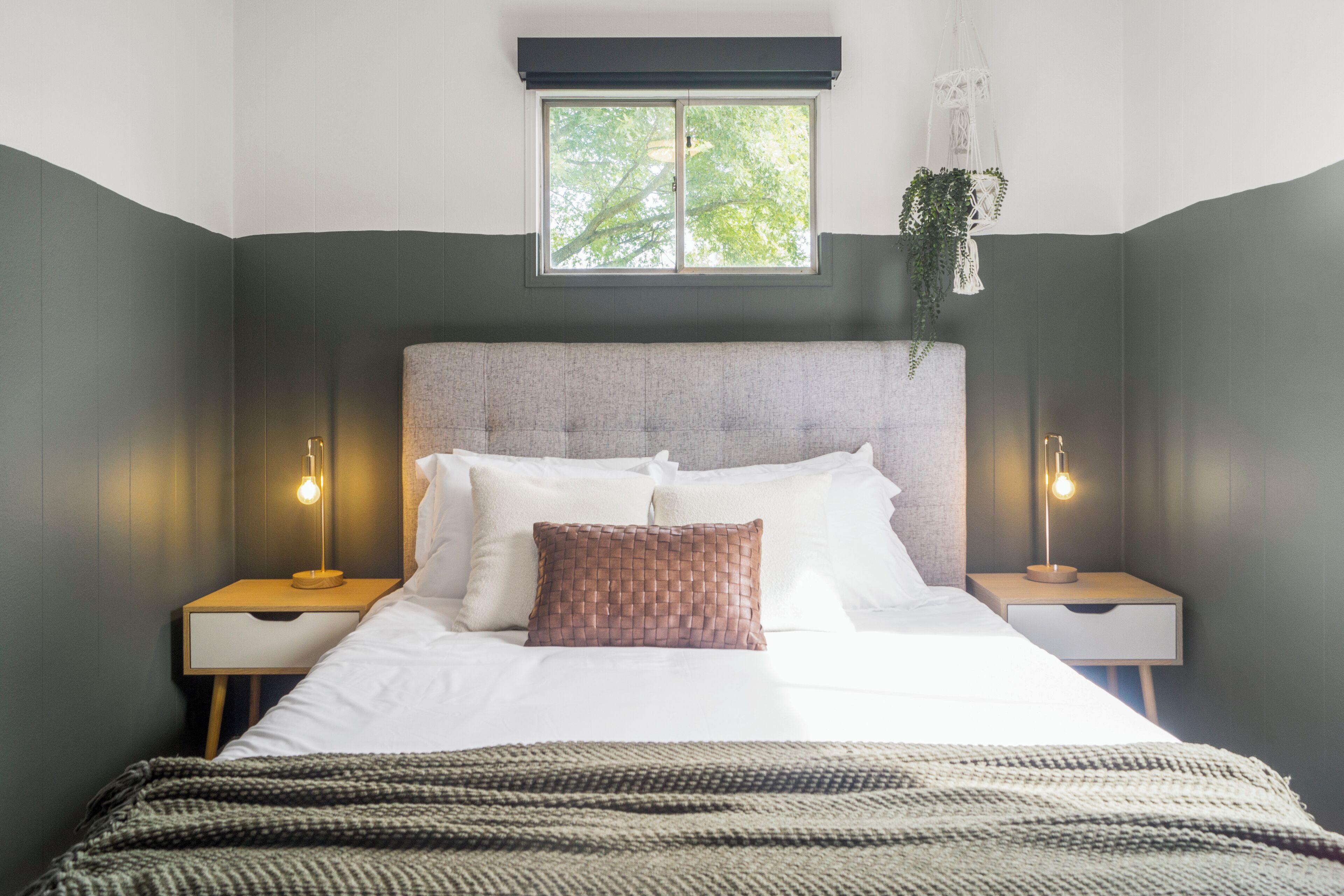 3 chambres, bureau, fer et planche à repasser, lit parapluie