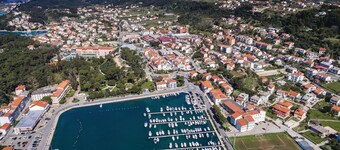 Beautiful home in Rab