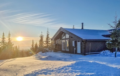 Beautiful home in Sjusjøen with sauna