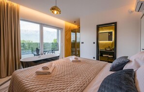 4 camere, culla da viaggio, Wi-Fi gratuito, lenzuola