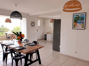 Dining - Appart Moderne Avec vue Mer & Pitons (Le Lamentin)