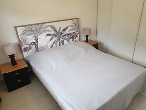 2 chambres, fer et planche à repasser, Wi-Fi, draps fournis