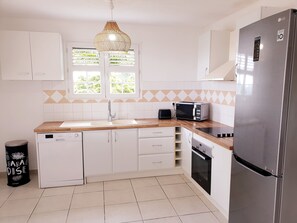 Private kitchen - Appart Moderne Avec vue Mer & Pitons (Le Lamentin)