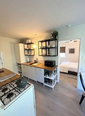 1 bedroom, desk, iron/ironing board, free WiFi