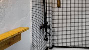 Artículos de tocador gratuitos, secador de pelo, pantuflas