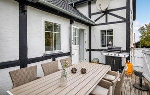 Outdoor dining - 8 bedroom amazing home in Allinge (Allinge)