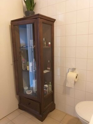 Håndklær, såpe og toalettpapir