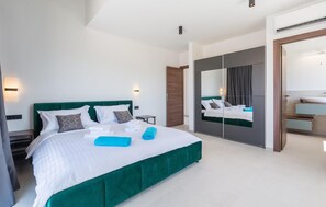 3 bedrooms, in-room safe, travel cot, free WiFi - Luxurious home in Porec (Porec)