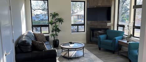 Smart TV, fireplace