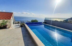 A heated pool - Stunning home in Stanici (Stanici)