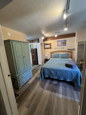 1 bedroom, iron/ironing board, travel cot, free WiFi