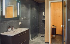 Shower - Gorgeous home in Treungen with sauna (Treungen)