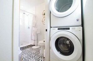 Dusche, Handtücher, Seife, Shampoo
