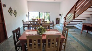 CASA EN LA LAGUNA FAMILIAR | Dineerruimte