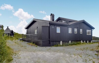 Amazing home in Eggedal with kitchen