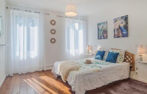 3 bedrooms, iron/ironing board, free WiFi, bed sheets