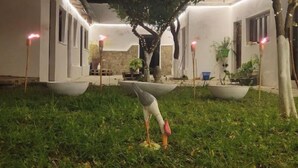 المنطقة المحيطة بالمنشأة