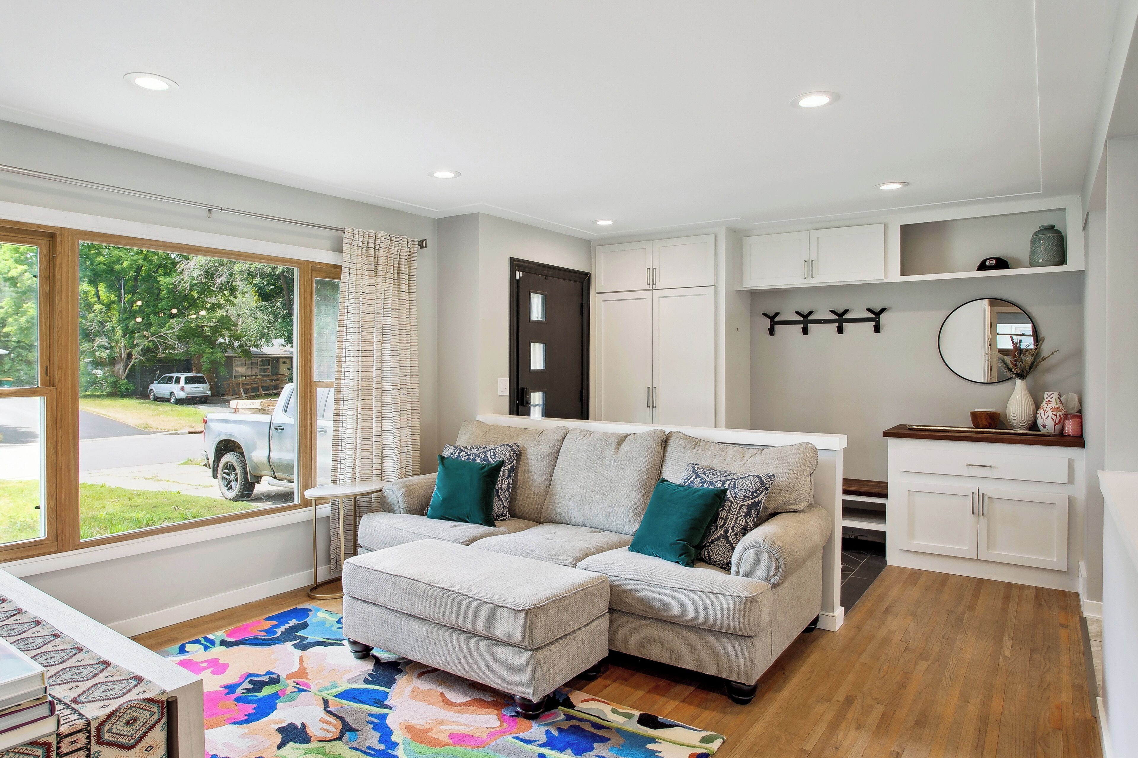 Charming & Bright Crystal Home Rental: Fire Table!