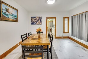 Dining - Walk to Eats & Events! Downtown Puyallup Home (Puyallup)