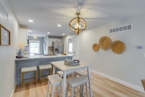 Dining - Port Clinton Vacation Rental w/ Boat Dock & Grill! (Port Clinton)