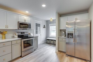 Fridge, microwave, stovetop, dishwasher - Port Clinton Vacation Rental w/ Boat Dock & Grill! (Port Clinton)