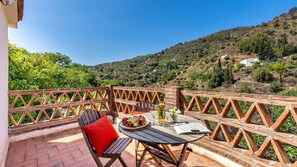 تناول الطعام بالخارج