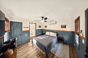 Studio | Egyptian cotton sheets, premium bedding, memory foam beds - The Gate (Skaneateles)