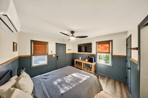 Studio | Egyptian cotton sheets, premium bedding, memory foam beds - The Gate (Skaneateles)