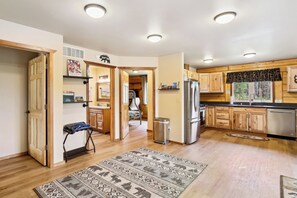 Interior - Welcoming Wasilla Cabin w/ Patio! (Wasilla)