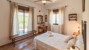3 quartos, ferros/tábuas de passar roupa, berço de viagem, Wi-Fi