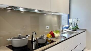 KylskÄp, mikrovÄgsugn, ugn och spishÀll