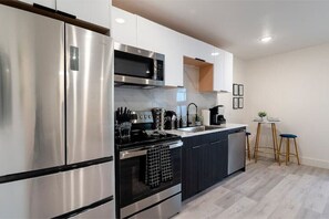 Private kitchen - Cozy 1BD near Deep Ellum+Parking
 (Dallas)
