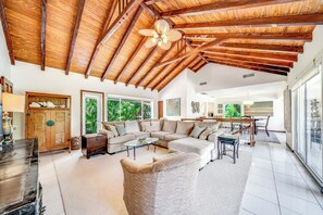 Smart-TV, Videospiele, Bücher