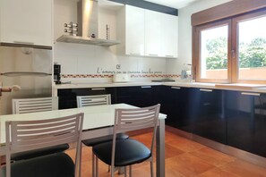 Fridge, microwave, oven, stovetop - Desconectaengalicia Townhouse Vichona 2.5 km from the center of Sanxenxo (Forxán)