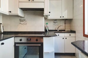 Fridge, microwave, oven, stovetop - Desconectaengalicia El Pescador, Vistas al Puerto, 200m Playa (Portonovo)