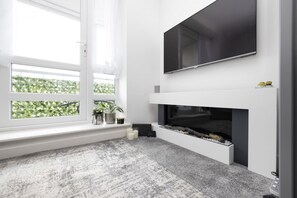 Interior - Elegant Flat with Balcony (Edinburgh)