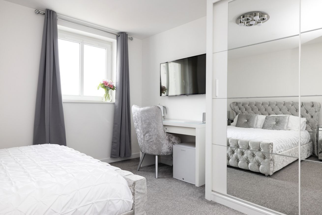 1 makuuhuone, työpöytä, silitysrauta/-lauta, Wi-Fi