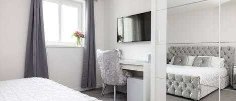 1 bedroom, desk, iron/ironing board, WiFi