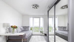 Interior - Elegant Flat with Balcony (Edinburgh)