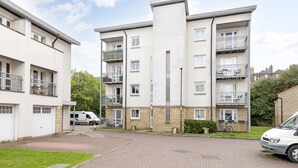 Exterior - Elegant Flat with Balcony (Edinburgh)